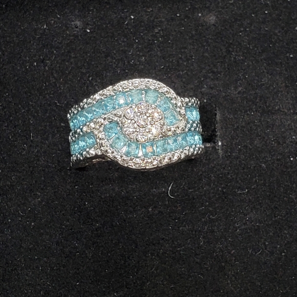 Cocktail ring size 8 - Picture 3 of 4